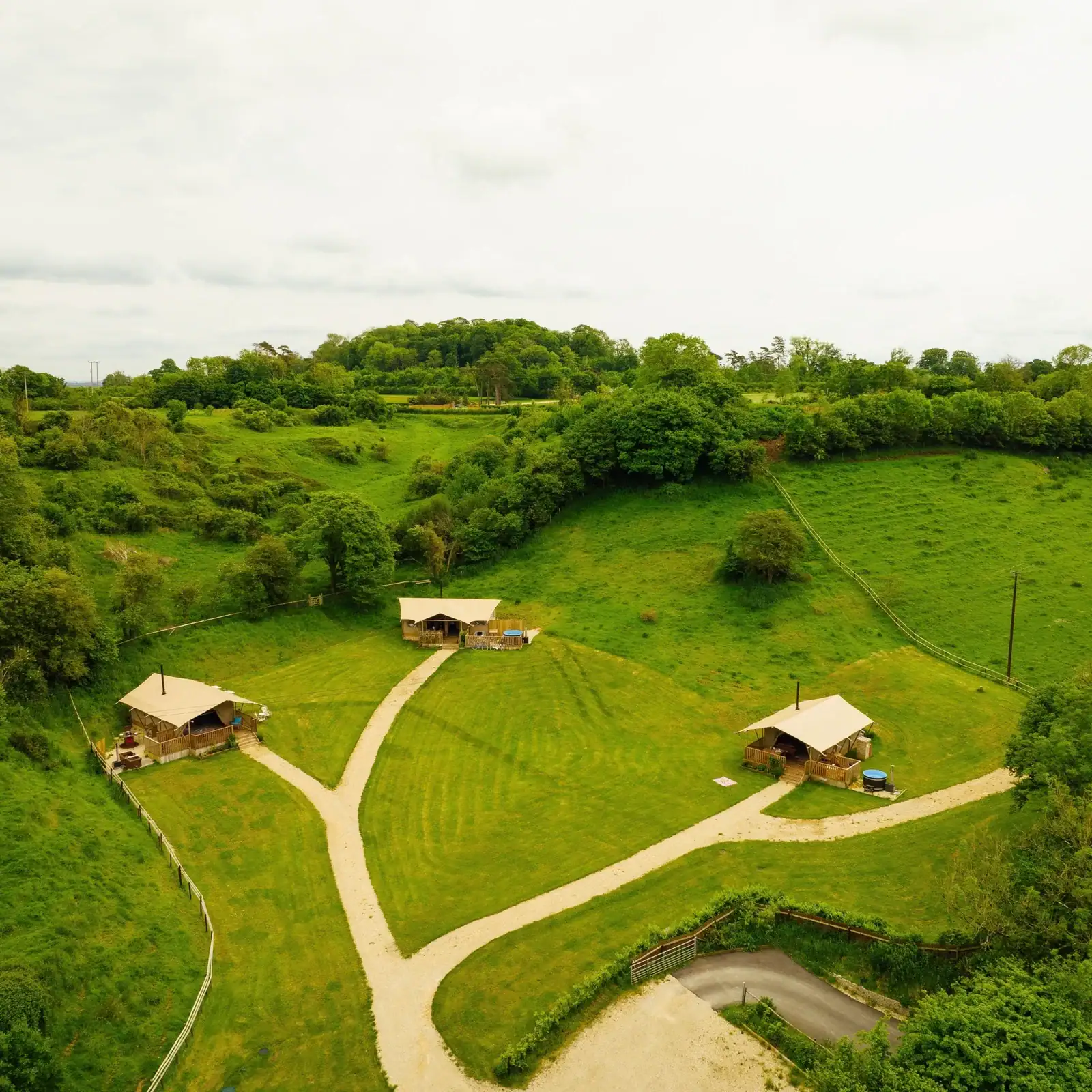 open countryside surrounding safari lodges in Somerset with peaceful rural views