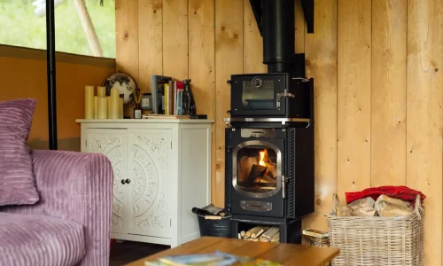 Off grid safari lodge powered by solar energy with wood burner and cosy interior in Somerset